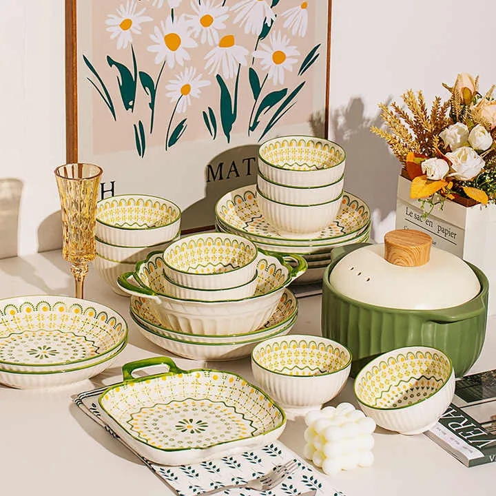 وأطباق طعام للسلطة and salad plates