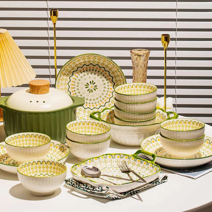 وأطباق طعام للسلطة and salad plates