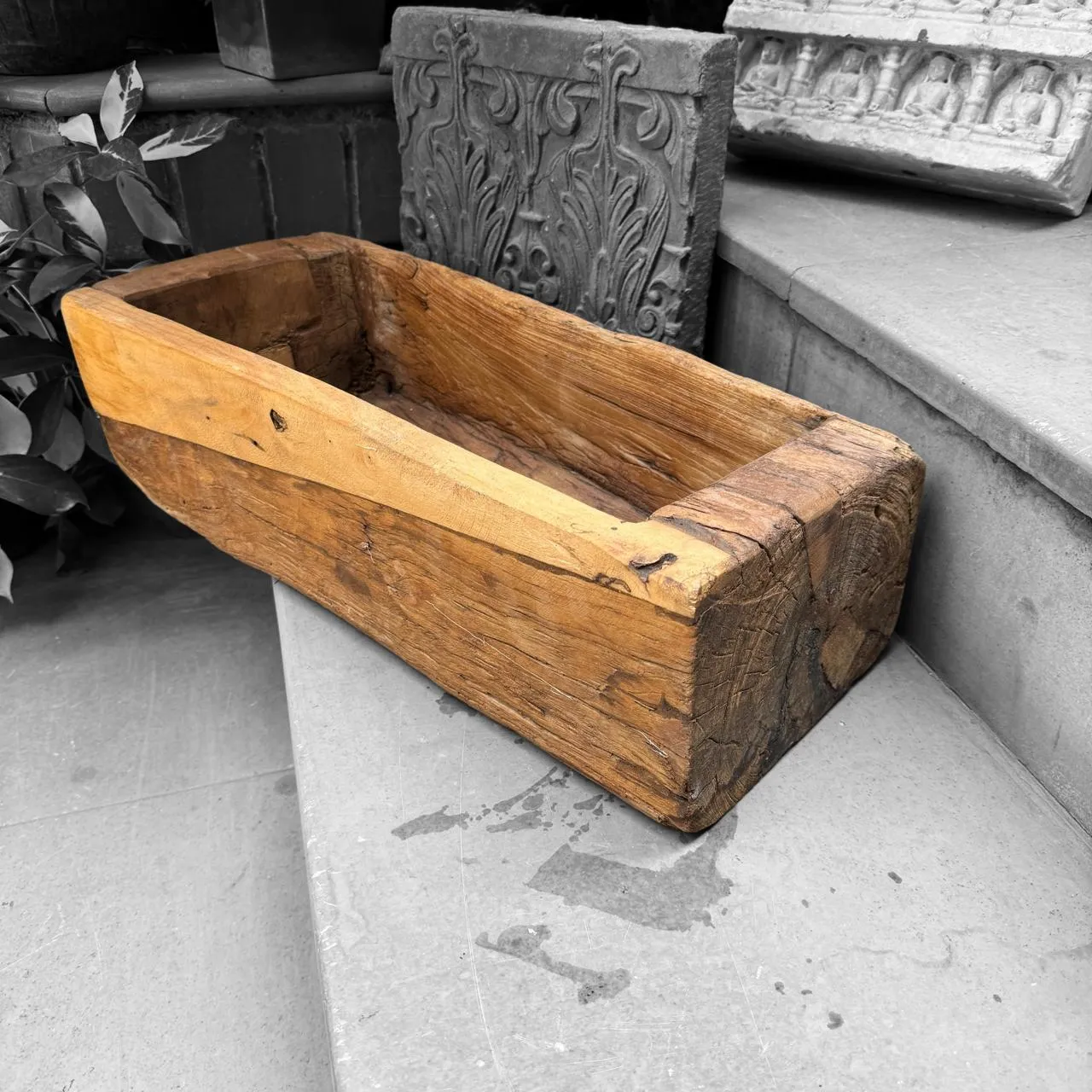 Burhan 3 : Raw wood planter