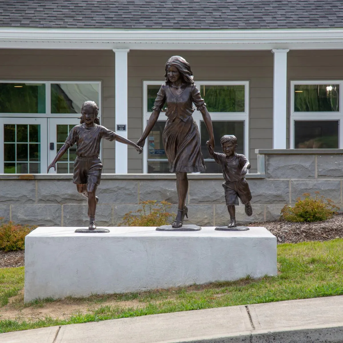 Families are Forever Statue Set