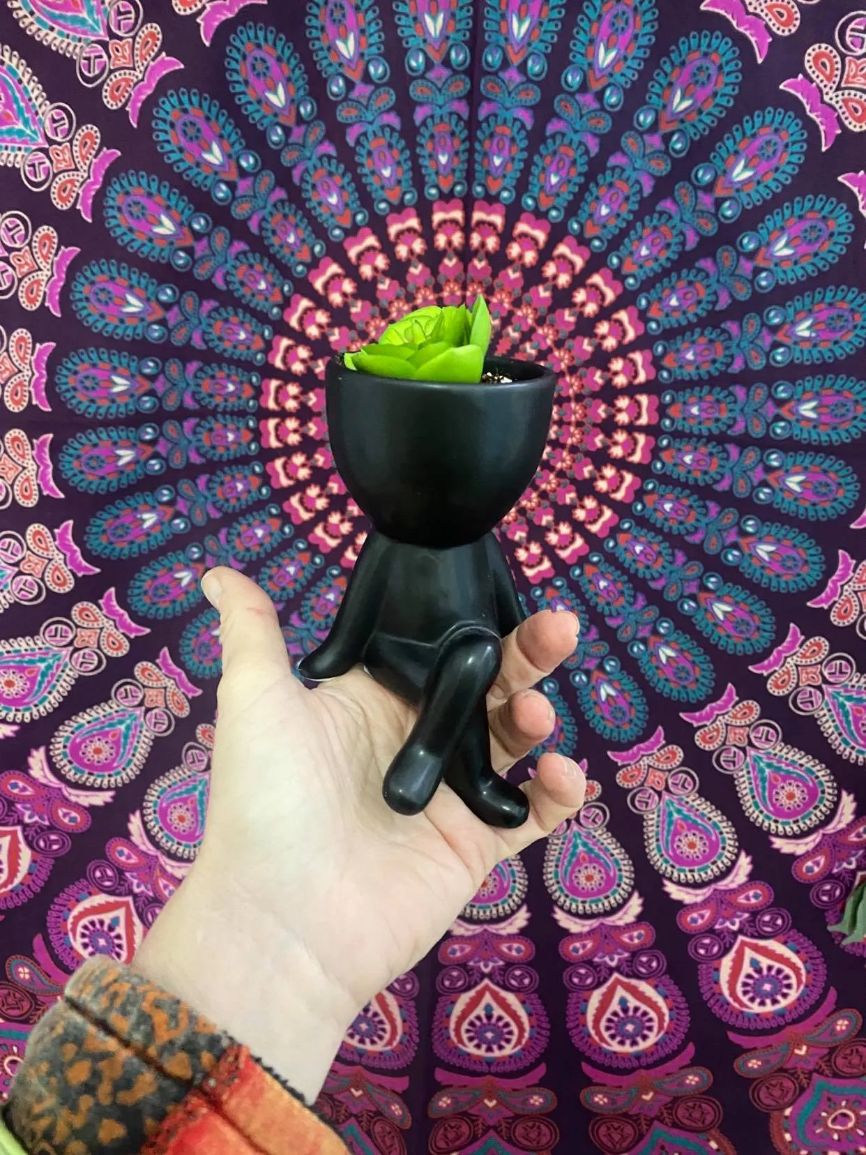 Lady Planter Crossed-Leg